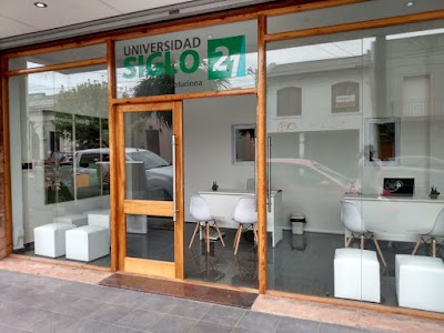 Fotos Universidad Siglo 21 - CAU NECOCHEA
