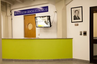 Fotos Facultad de Ciencias Económicas - UCA