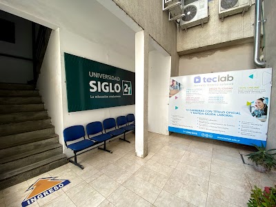 Fotos Universidad Siglo 21 - CAU MORENO