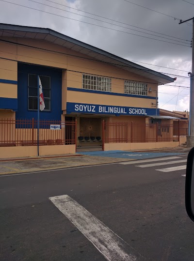Fotos Soyuz Bilingual School